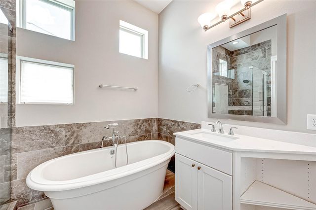 715 Algona Avenue, Houston, TX 77008