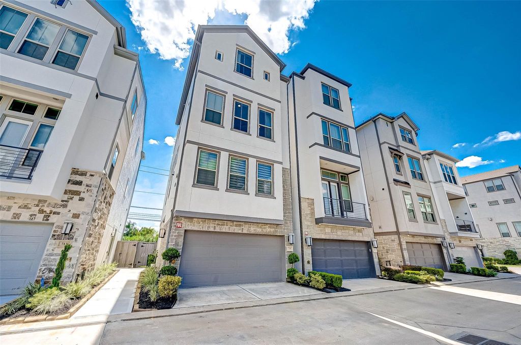 715 Algona Avenue, Houston, TX 77008