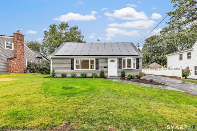 29 Meetinghouse Lane, Milford, CT 06460