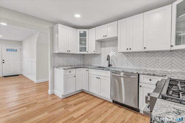 29 Meetinghouse Lane, Milford, CT 06460