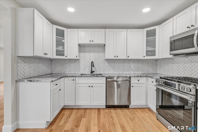 29 Meetinghouse Lane, Milford, CT 06460
