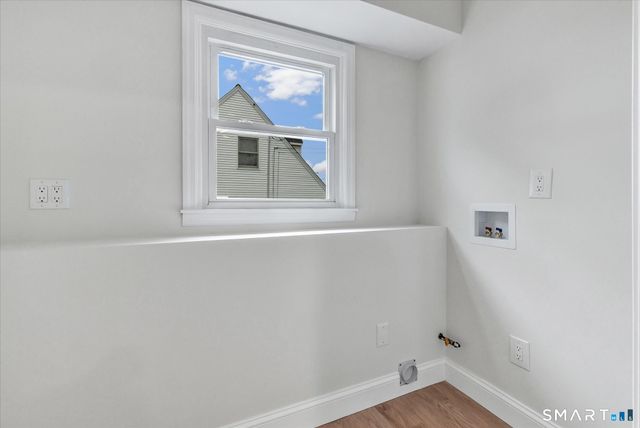 29 Meetinghouse Lane, Milford, CT 06460
