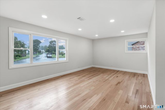 29 Meetinghouse Lane, Milford, CT 06460