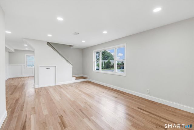 29 Meetinghouse Lane, Milford, CT 06460
