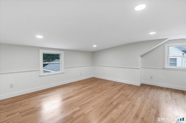 29 Meetinghouse Lane, Milford, CT 06460