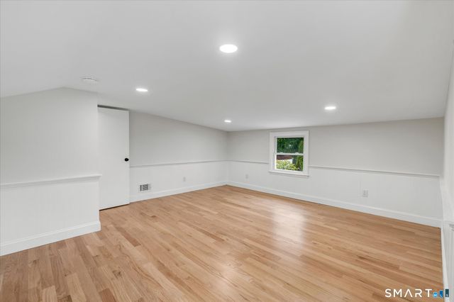 29 Meetinghouse Lane, Milford, CT 06460
