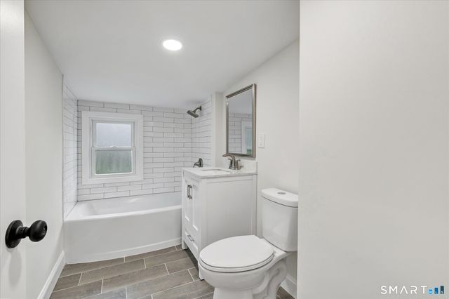 29 Meetinghouse Lane, Milford, CT 06460