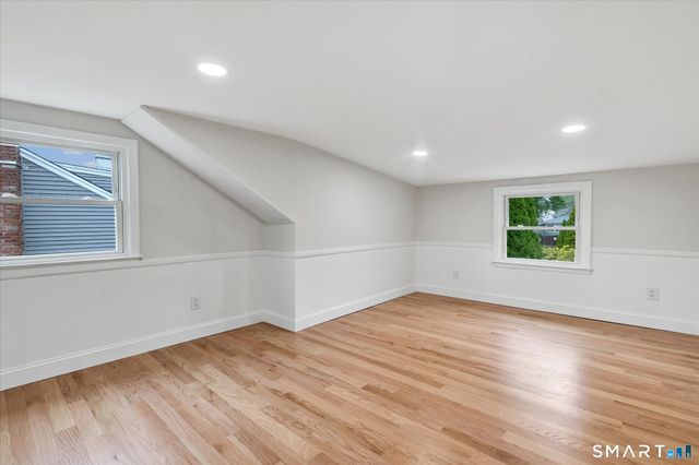 29 Meetinghouse Lane, Milford, CT 06460