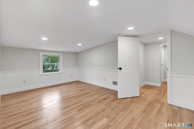 29 Meetinghouse Lane, Milford, CT 06460