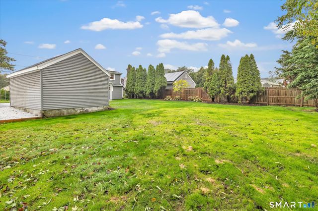 29 Meetinghouse Lane, Milford, CT 06460