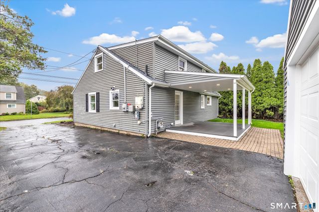 29 Meetinghouse Lane, Milford, CT 06460