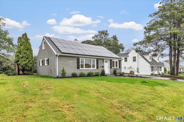 29 Meetinghouse Lane, Milford, CT 06460