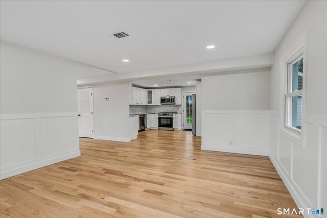 29 Meetinghouse Lane, Milford, CT 06460