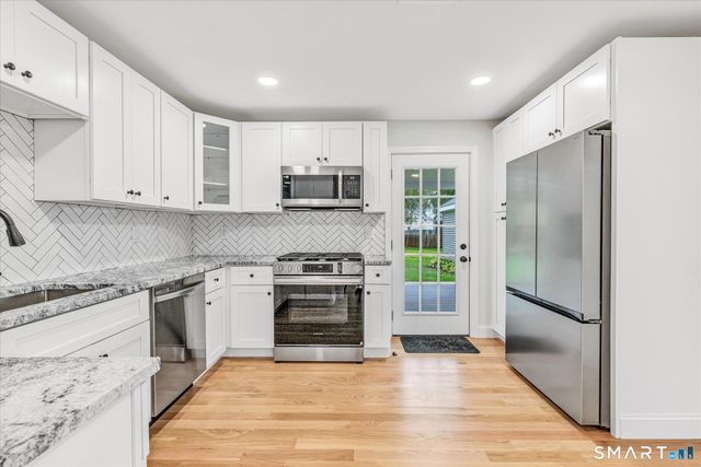 29 Meetinghouse Lane, Milford, CT 06460
