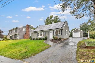 29 Meetinghouse Lane, Milford, CT 06460