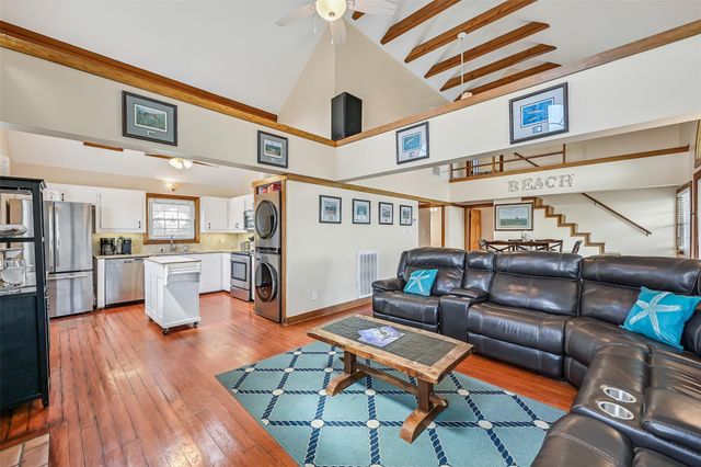 4018 Reeves Drive, Galveston, TX 77554