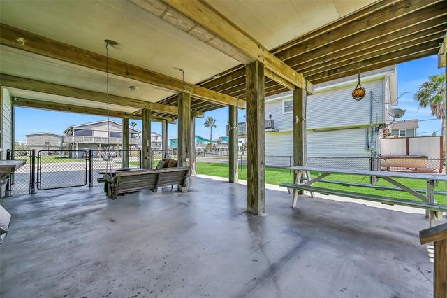 4018 Reeves Drive, Galveston, TX 77554