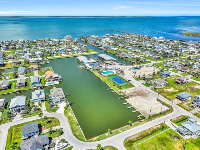 4018 Reeves Drive, Galveston, TX 77554