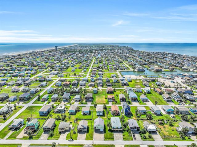 4018 Reeves Drive, Galveston, TX 77554