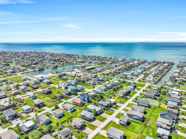 4018 Reeves Drive, Galveston, TX 77554