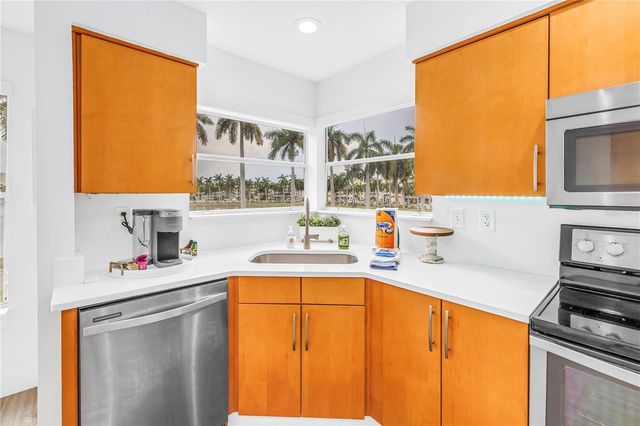 6100 BAHIA DEL MAR CIRCLE 205, St Petersburg, FL 33715