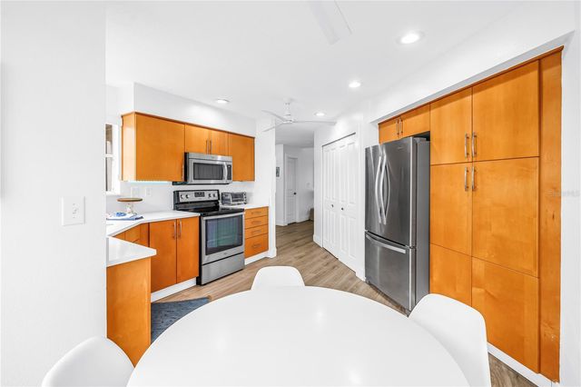 6100 BAHIA DEL MAR CIRCLE 205, St Petersburg, FL 33715