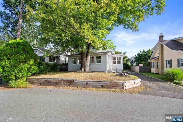 4 Merrie Trail, Denville Township, NJ 07834