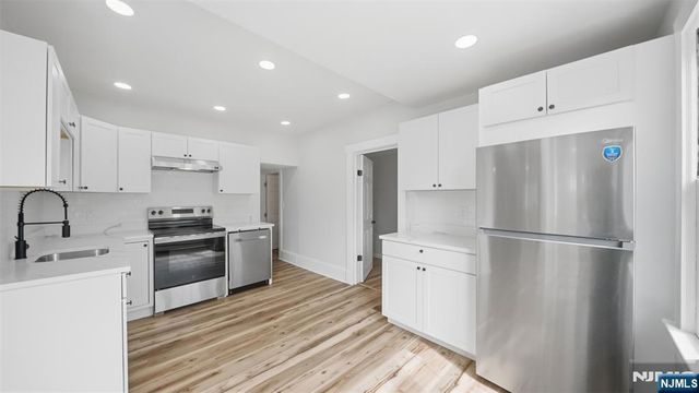 4 Merrie Trail, Denville Township, NJ 07834