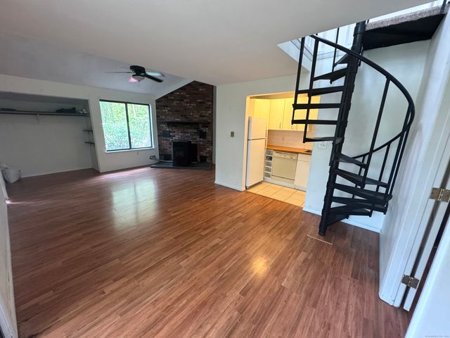 66 Mohawk Trail 66, Guilford, CT 06437