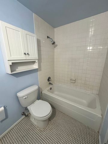 66 Mohawk Trail 66, Guilford, CT 06437
