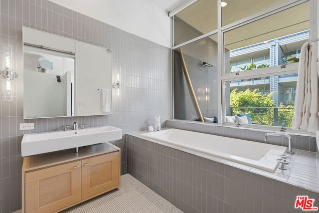 4080 Glencoe Avenue 317, Marina Del Rey, CA 90292
