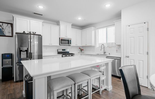 6552 E Huffman Avenue, Fresno, CA 93727