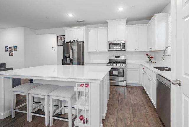 6552 E Huffman Avenue, Fresno, CA 93727