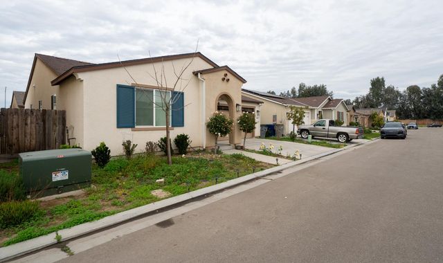 6552 E Huffman Avenue, Fresno, CA 93727