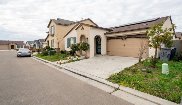 6552 E Huffman Avenue, Fresno, CA 93727