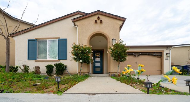 6552 E Huffman Avenue, Fresno, CA 93727