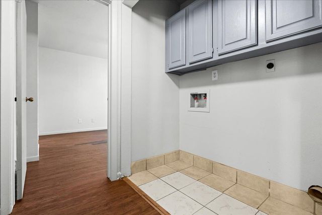 1129 W San Antonio ST, Lockhart, TX 78644