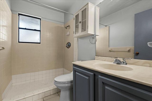 1129 W San Antonio ST, Lockhart, TX 78644