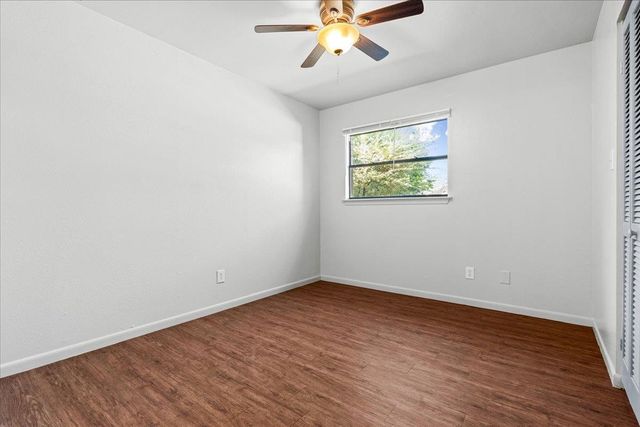 1129 W San Antonio ST, Lockhart, TX 78644