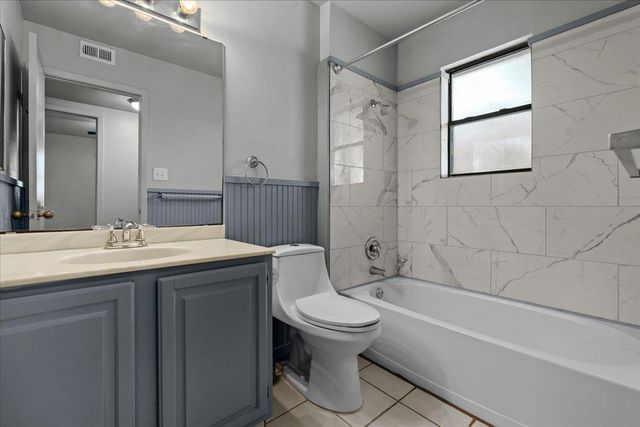 1129 W San Antonio ST, Lockhart, TX 78644