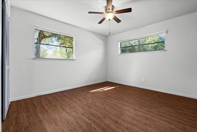 1129 W San Antonio ST, Lockhart, TX 78644