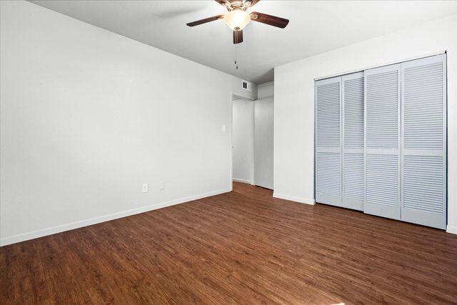 1129 W San Antonio ST, Lockhart, TX 78644