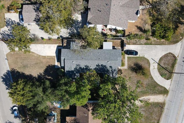 1129 W San Antonio ST, Lockhart, TX 78644