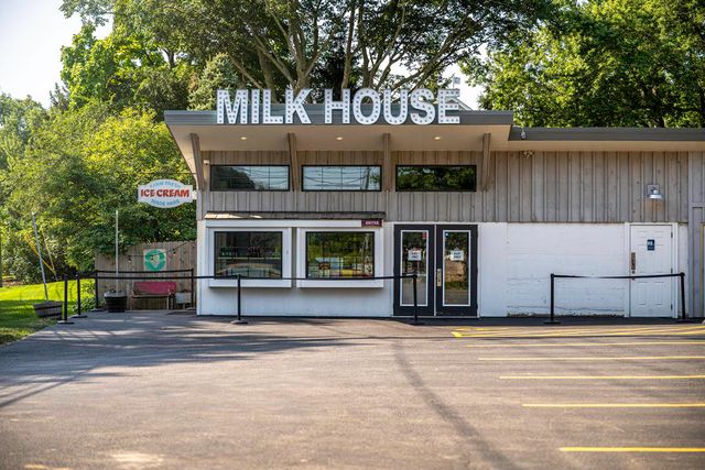 500 Arbor Ridge Drive, Hampshire, IL 60140