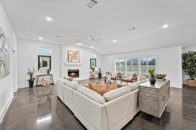 1589 County Road 252, Anderson, TX 77830