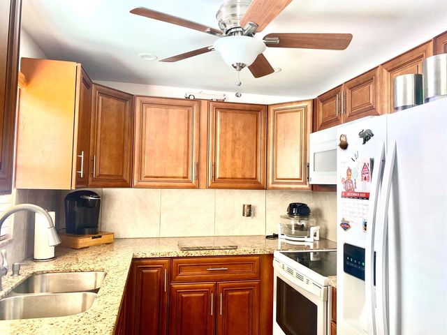 64 Flanders B 64, Delray Beach, FL 33484
