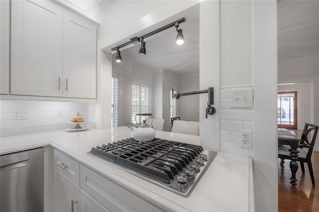 3001 W SAN JOSE STREET, Tampa, FL 33629