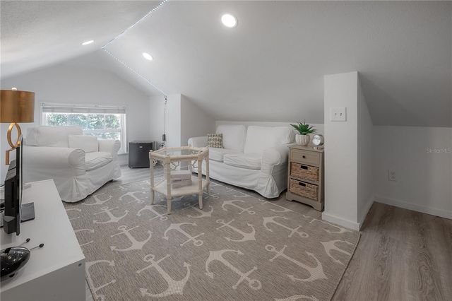 3001 W SAN JOSE STREET, Tampa, FL 33629