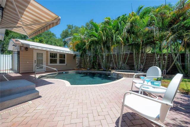 3001 W SAN JOSE STREET, Tampa, FL 33629