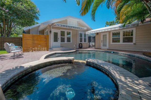 3001 W SAN JOSE STREET, Tampa, FL 33629